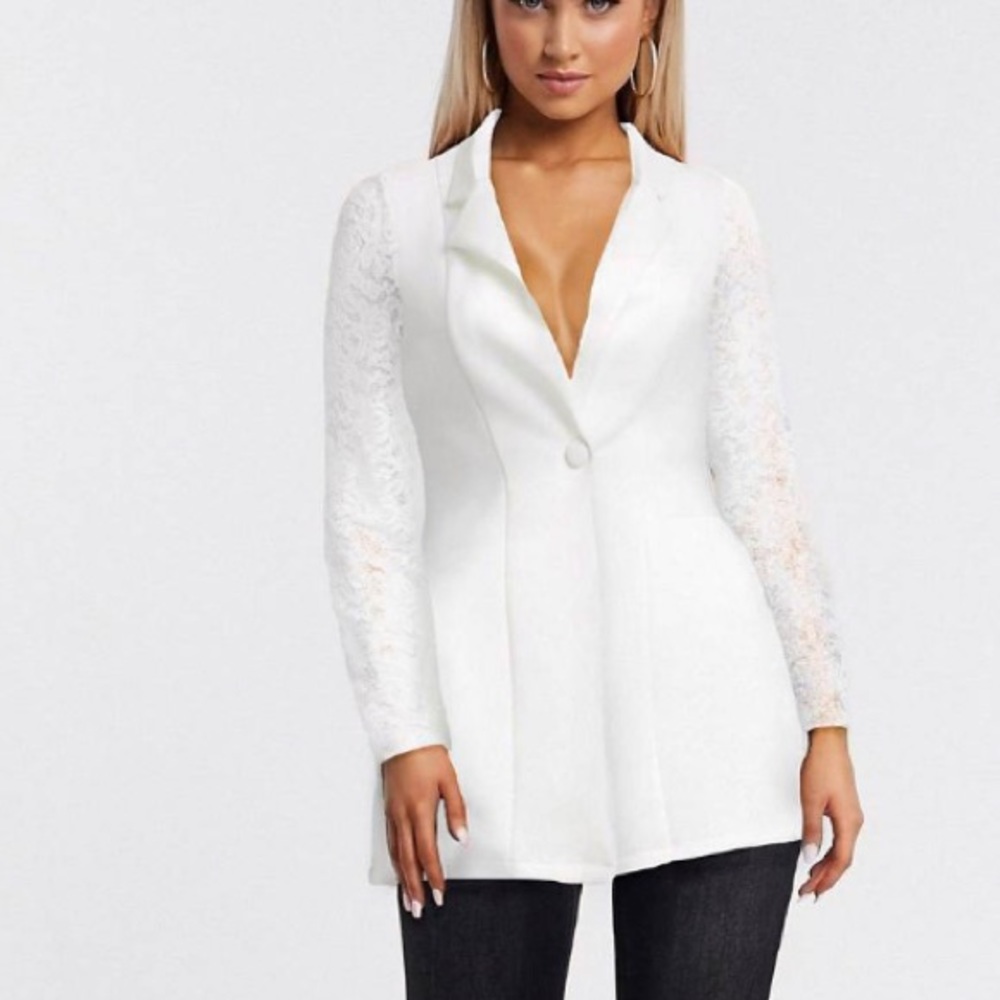 Blazer with lace sleeves